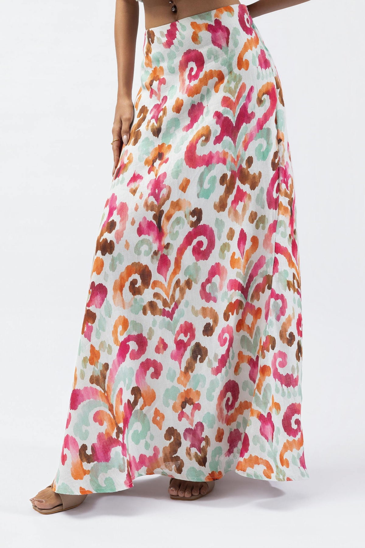 ana-skirt-flourish